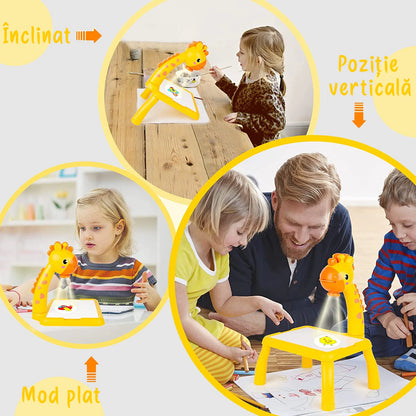 Jucarie educationala tip tabla Pitikot®, masuta de desenat cu proiector, cu hologram, 3 discuri cu 24 sabloane si 12 carioci pentru copii, model girafa galben Pitikot®